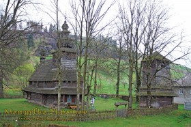 Гукливий. Дерев'яна церква св. Духа та дзвіниця