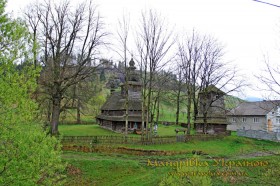 Гукливий. Дерев'яна церква св. Духа та дзвіниця