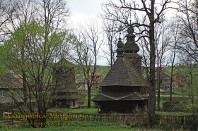 Гукливий. Дерев'яна церква св. Духа та дзвіниця